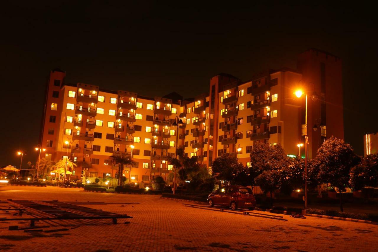 Resortharekrishnaorchid Vrindāvan Esterno foto
